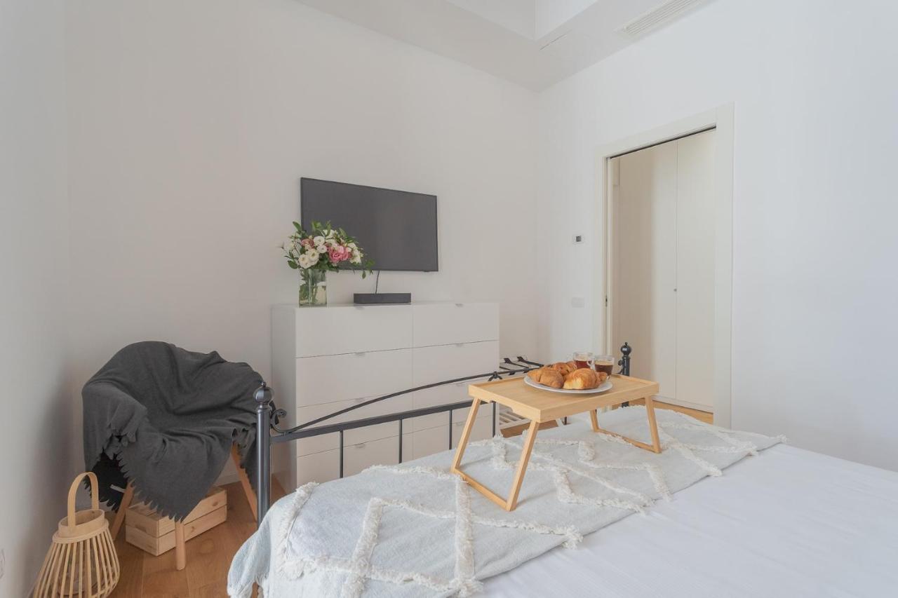 Independence Apartment With Balcony By Rent All 科莫 外观 照片