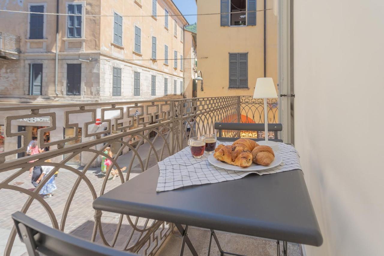 Independence Apartment With Balcony By Rent All 科莫 外观 照片