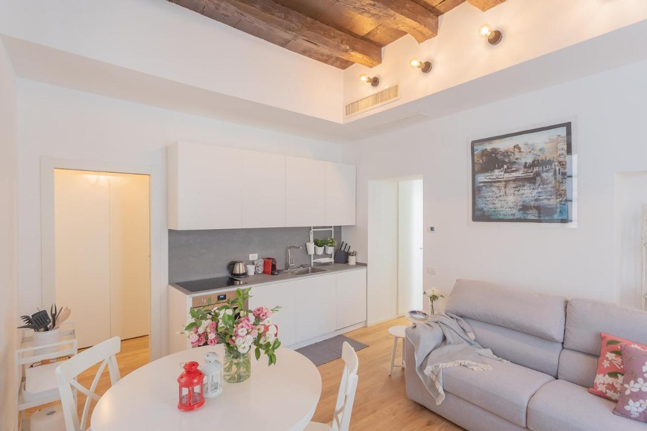 Independence Apartment With Balcony By Rent All 科莫 外观 照片