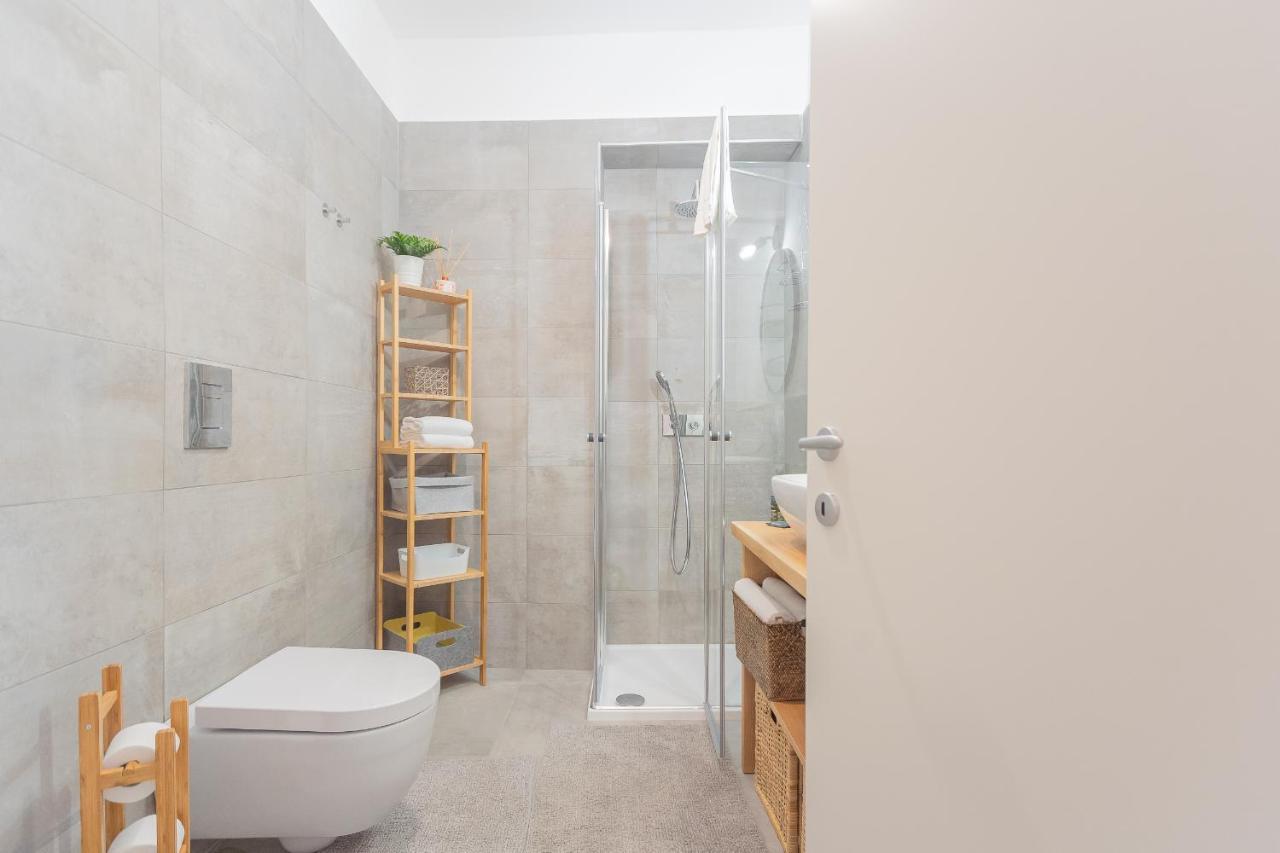Independence Apartment With Balcony By Rent All 科莫 外观 照片
