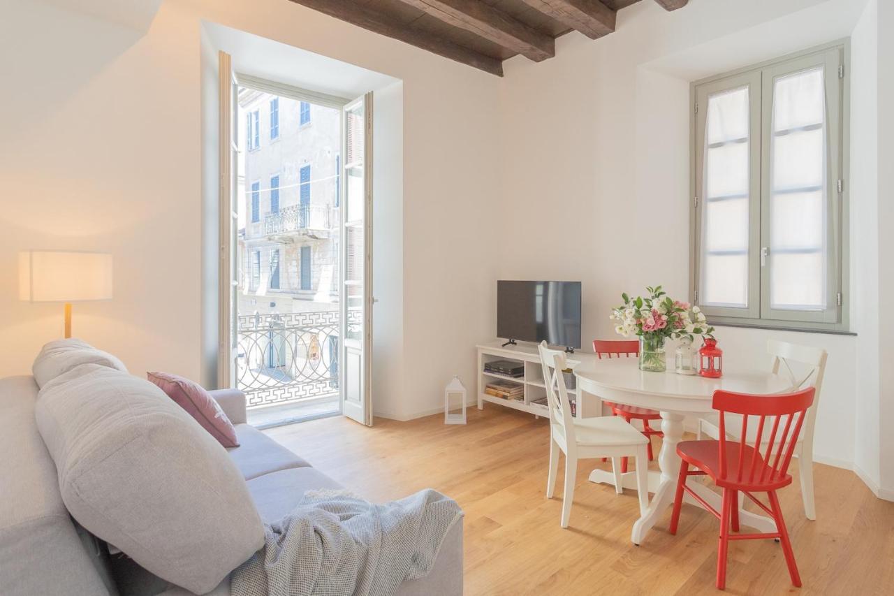 Independence Apartment With Balcony By Rent All 科莫 外观 照片