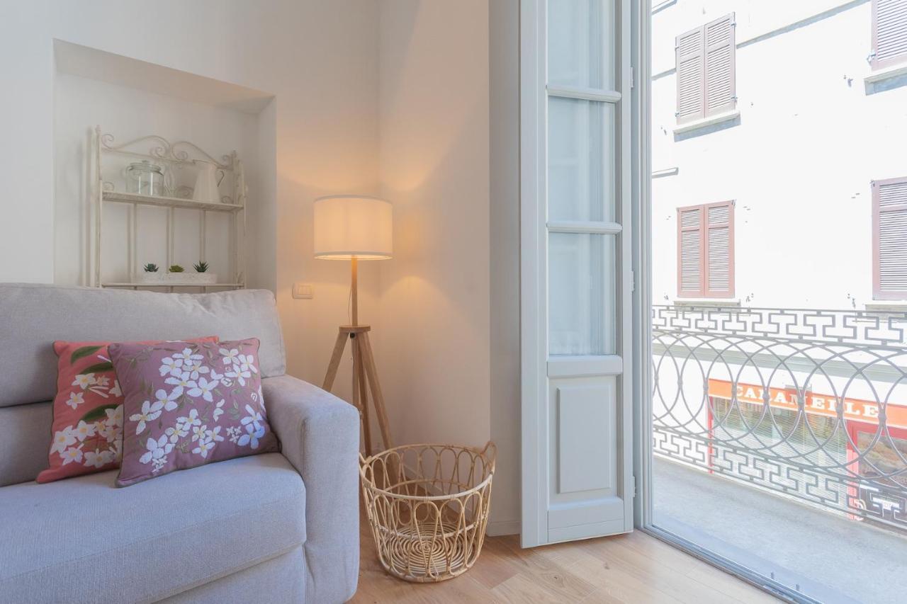 Independence Apartment With Balcony By Rent All 科莫 外观 照片