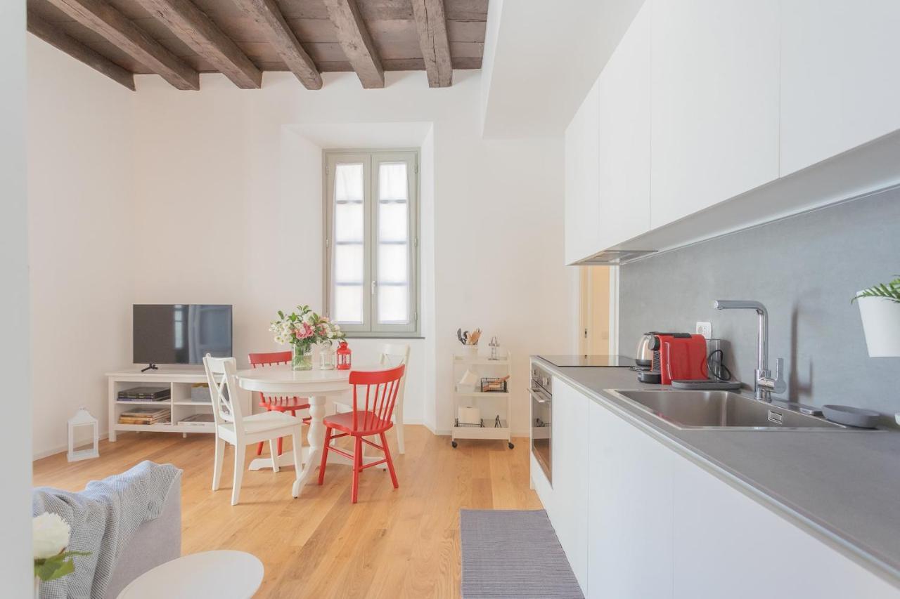 Independence Apartment With Balcony By Rent All 科莫 外观 照片